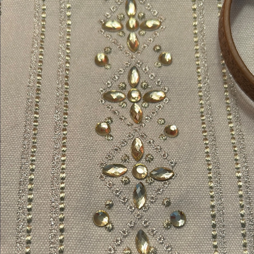 Abercrombie & Fitch White and Brown Crossbody Bag with Floral Details - Picture 3 of 9